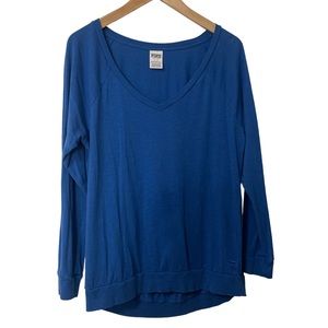 🪴 Cute royal blue light sporty sweater from PINK size small.